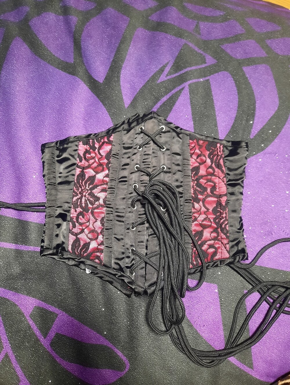 Gothic Corset - Picture 2 of 4